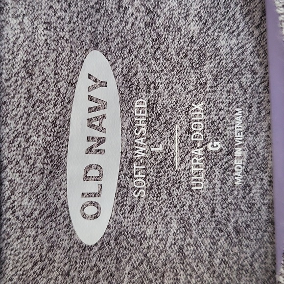 Men's Old Navy T shirt - Picture 2 of 6